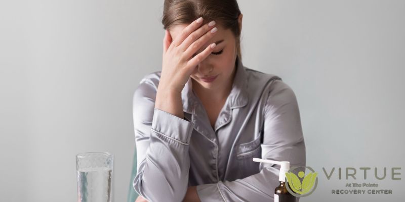 what are the first signs of mood disorders in people who are addicted to opioids